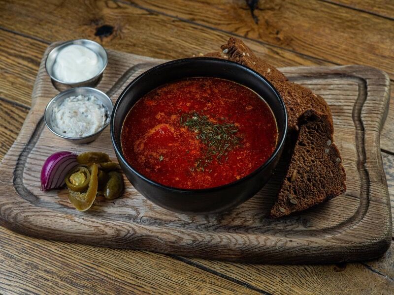 Борщ червоний з козацької закускою і грінками