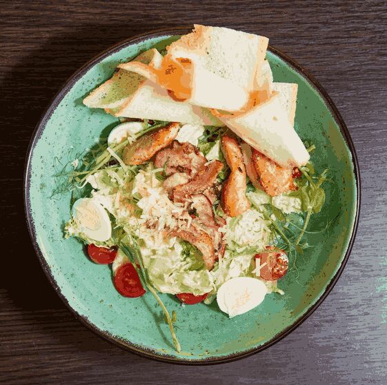Салат Цезар з теплою куркою