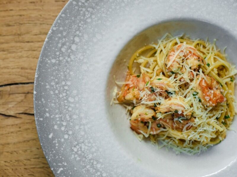 Pasta Aglio e Olio з креветками — Fabrica Noire