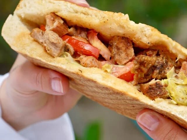 Шаурма в булці свинина — Mangal market
