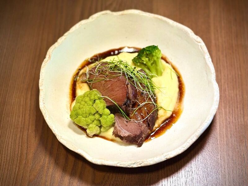 Яловичі щічки з картопляним пюре — Restaurant 1909