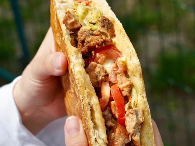 Шаурма в булці курка — Mangal market