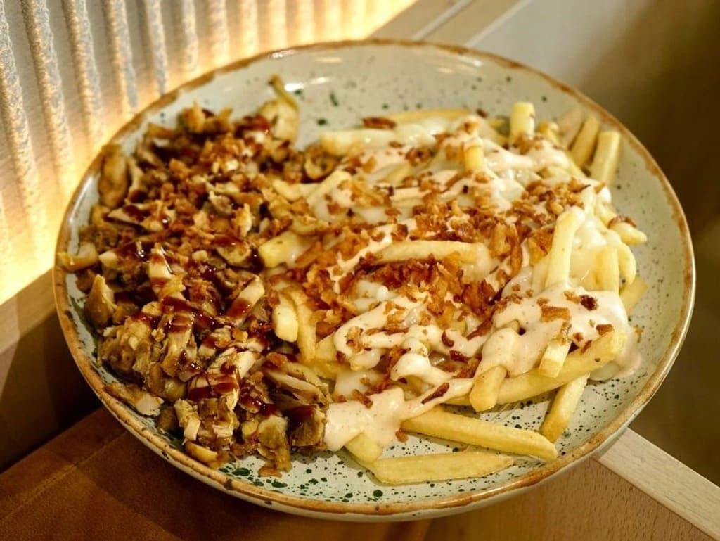 Фірмова картопля фрі з куркою
