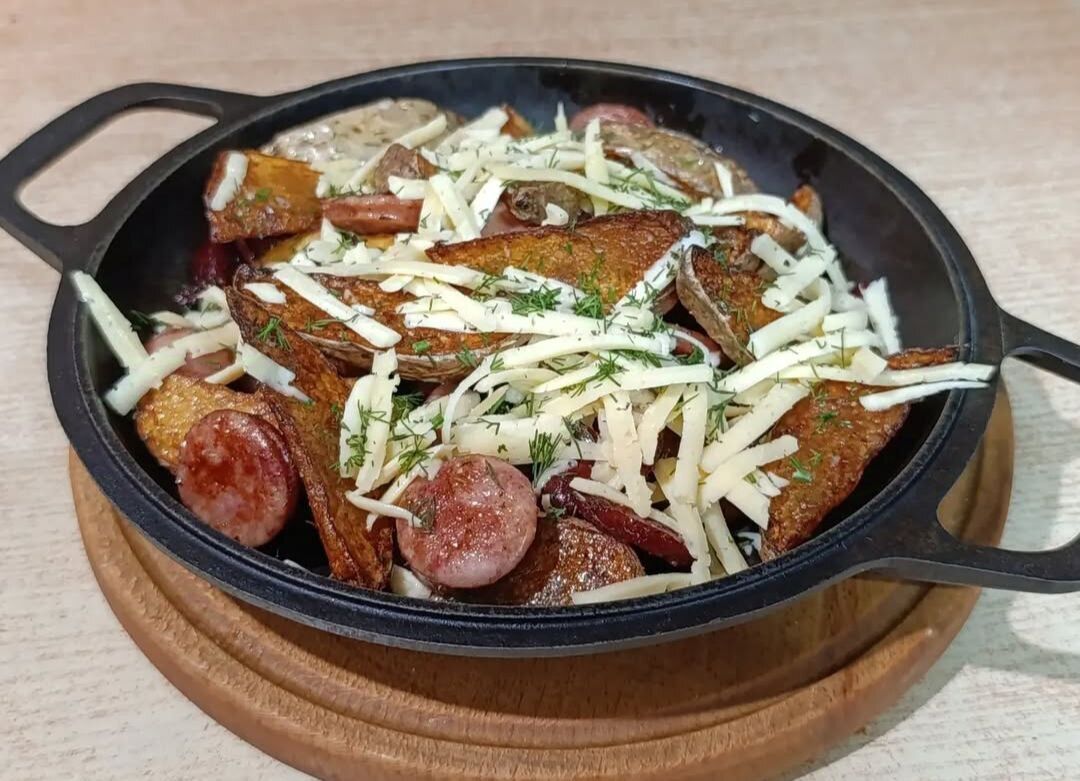 Пательня з сосисками