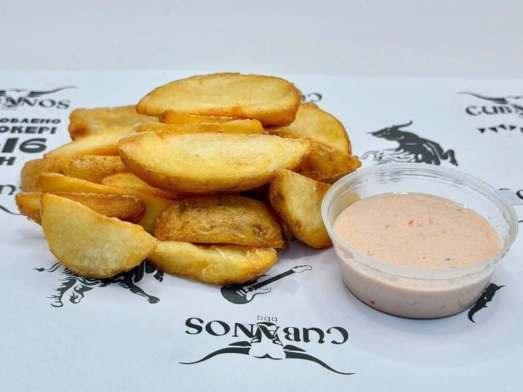 Картопля по-селянськи з соусом фахітос