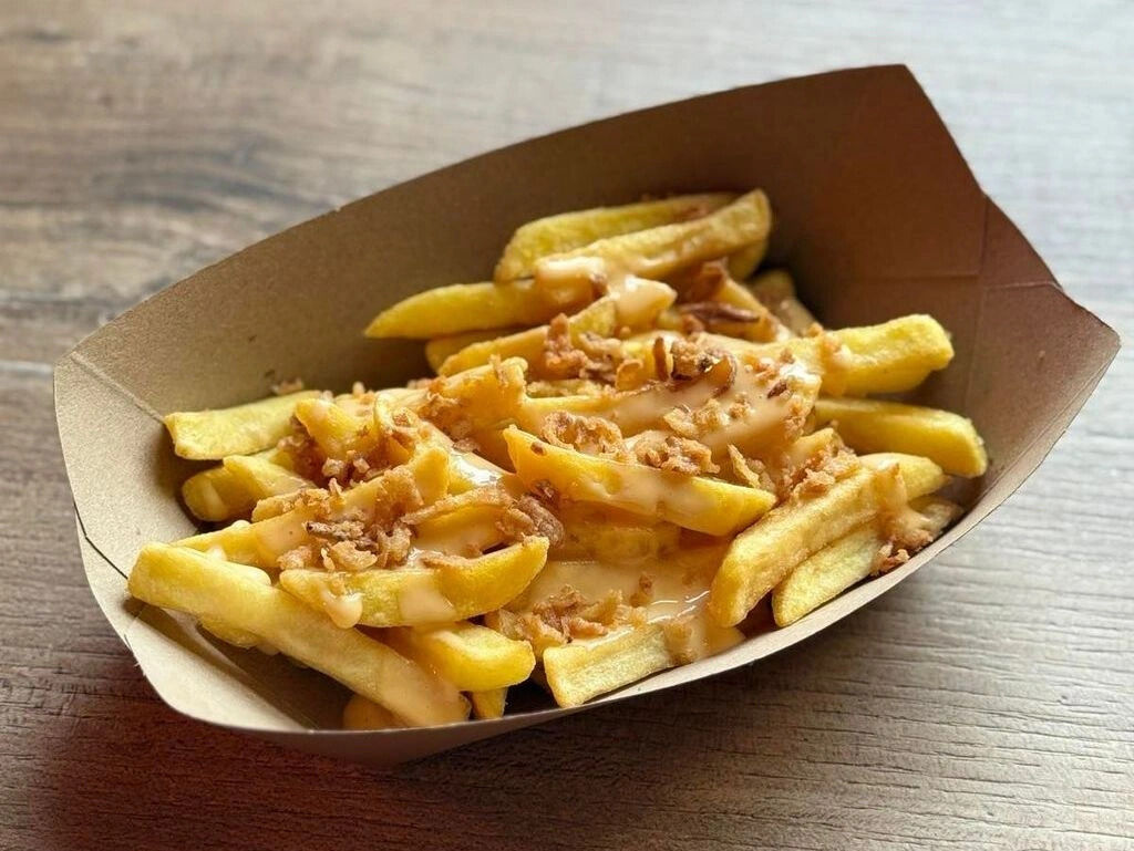 Фрі з сирним соусом