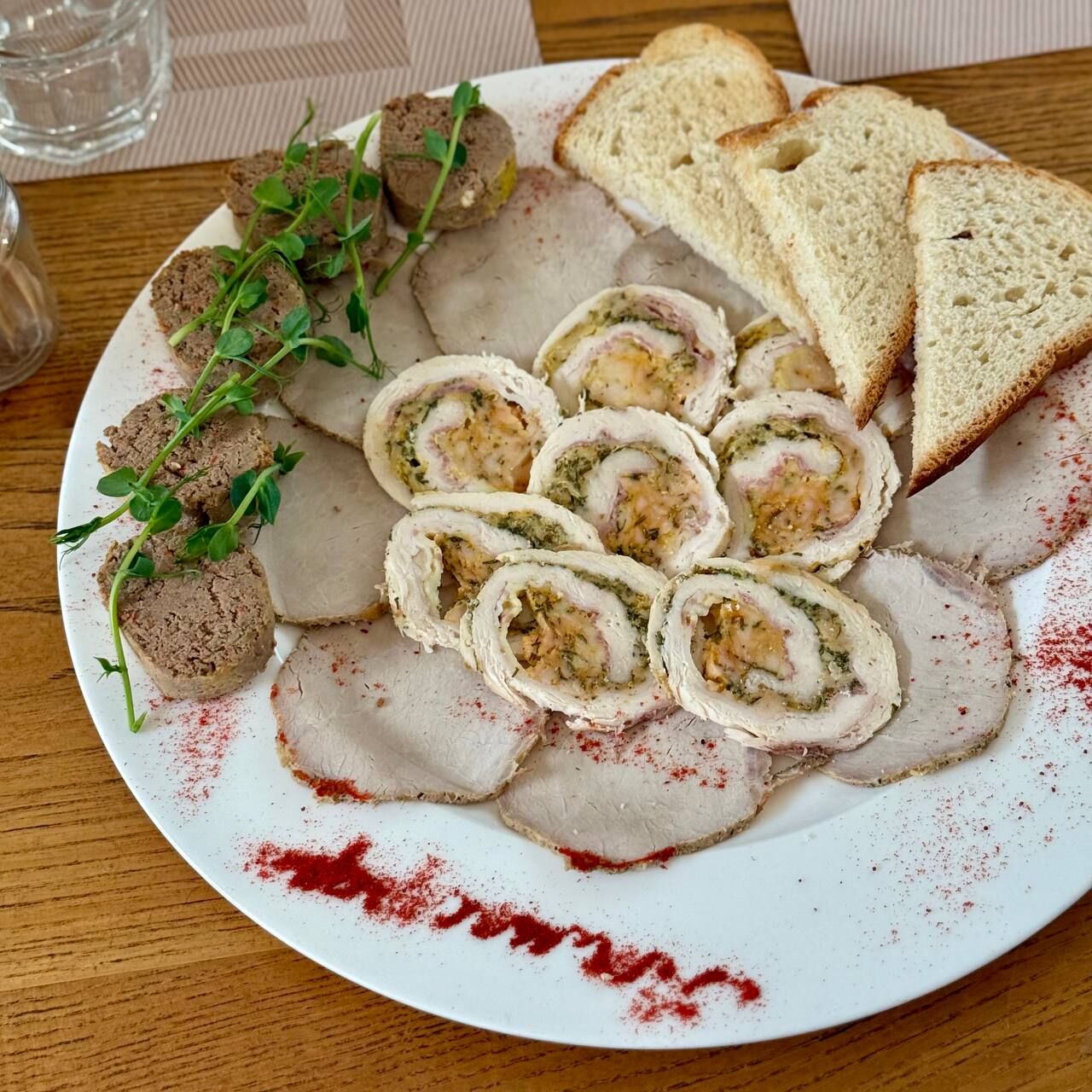 Асорті “м’ясних делікатесів”