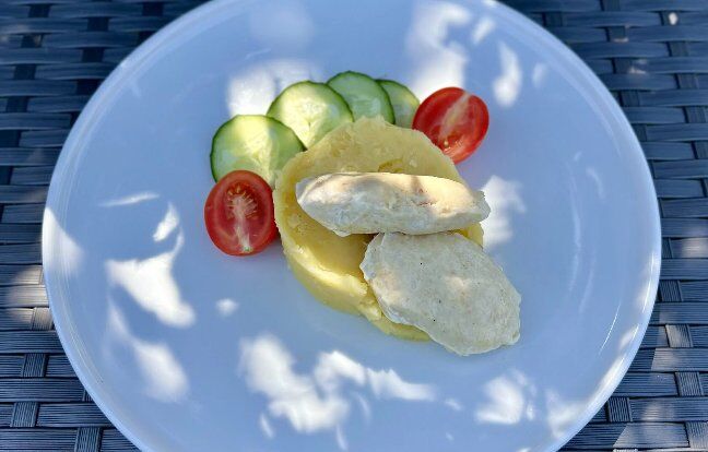 Куряча котлетка на пару з картопляним пюре — Faro del Porto