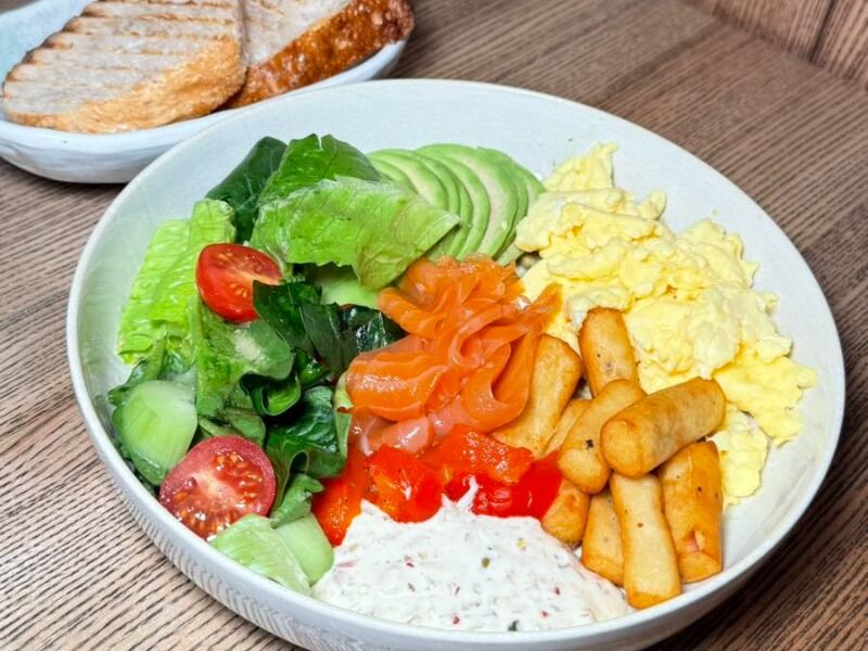 Збірний скрембл з лососем — Foodwiners