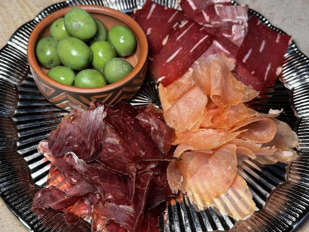 Асорті з мясних делікатесів — LeyLek